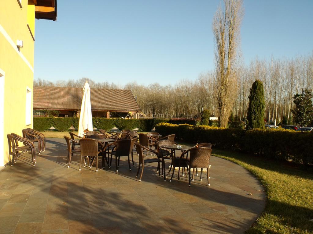 Apartamento Residenza Del Parco Vigevano Exterior foto
